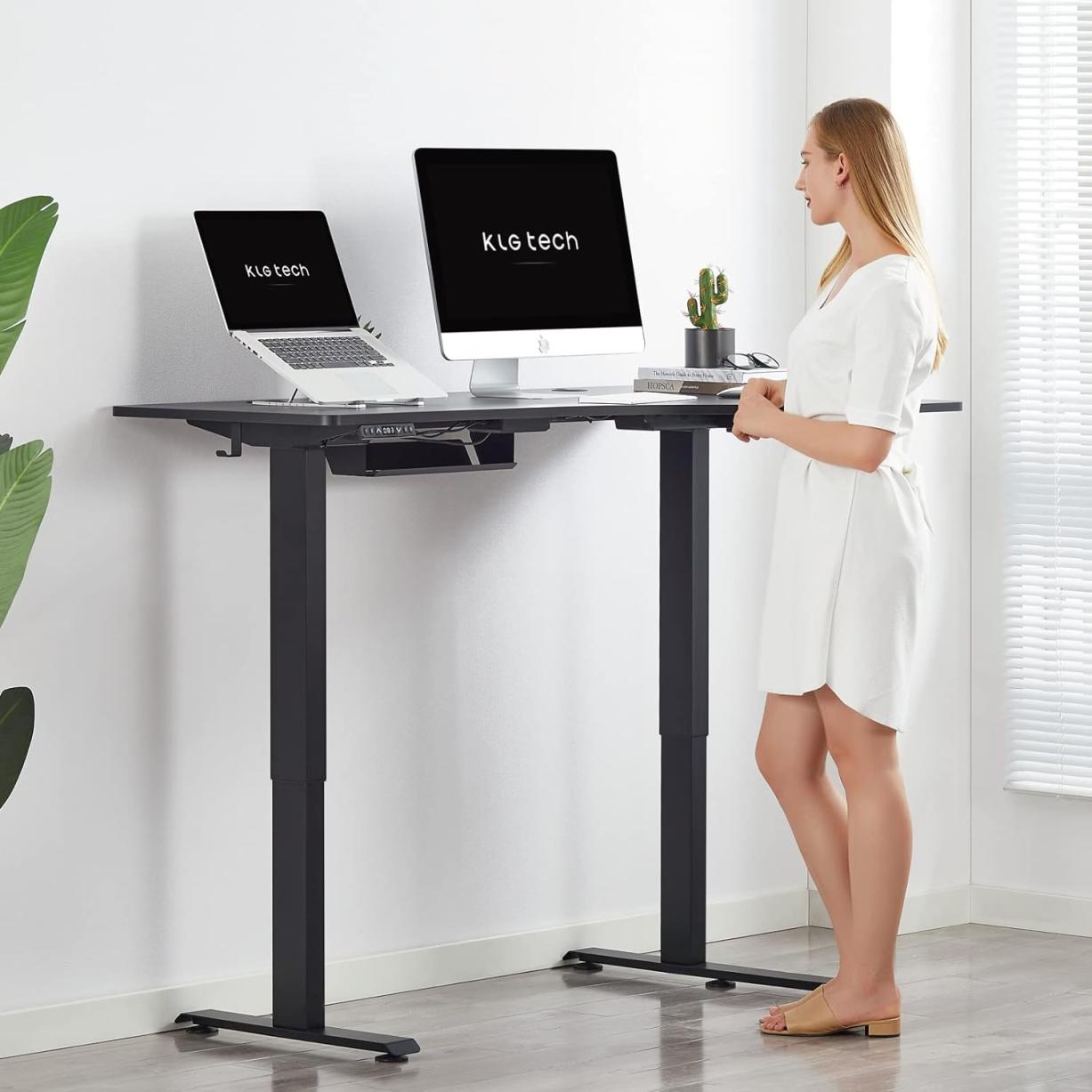 How to Use an Electric Standing Desk Safely and Effectively?